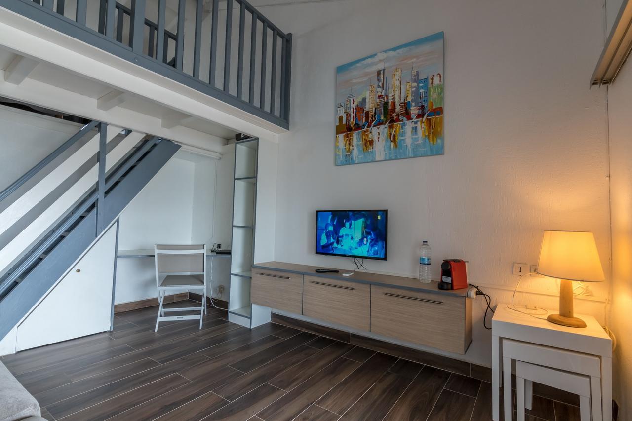 Апартаменты Superbe Studio En Duplex, Vue Sur Mer Et Piscine Ле-Гозье Экстерьер фото